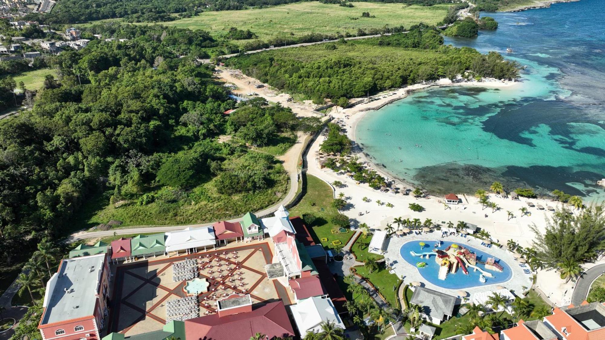 Отель Bahia Principe Grand Jamaica (Adults Only) Ранэвей-Бей Экстерьер фото